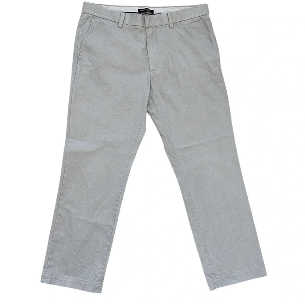 Banana Republic Aiden Chino men’s Size 34 cotton flat‎ front khaki pants.